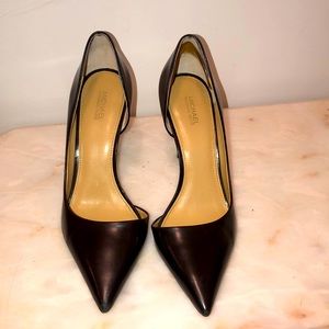 Black leather Michael Kors open pump